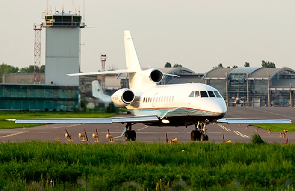 Falcon 900